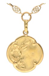 18 kt. Geelgouden art nouveau collier en hanger met  voorstelling van een bloem.