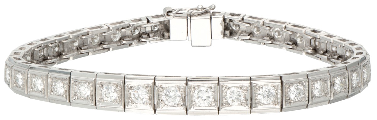 18 kt. Witgouden tennisarmband bezet met ca. 4.62 ct. diamant.