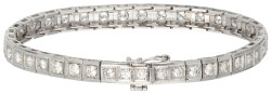 18 kt. Witgouden tennisarmband bezet met ca. 4.62 ct. diamant.