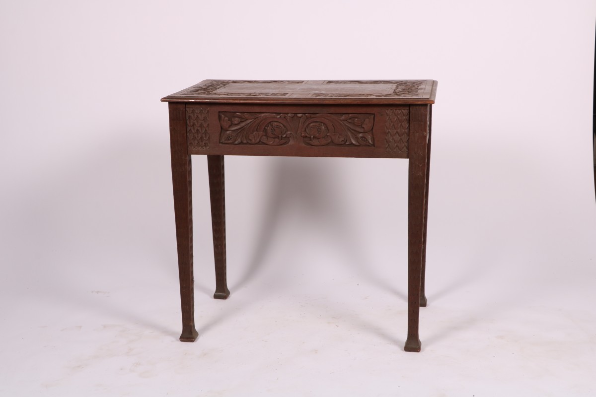 Een eikenhouten bijzettafel met lade, 17e eeuwse stijl, Hollands, ca. 1900.