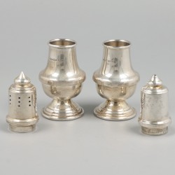 2-delige set peper & zout strooiers zilver.