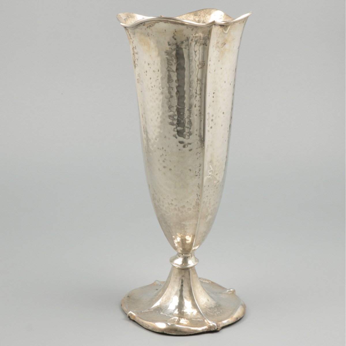 Bloemenvaas zilver.