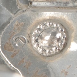 Bonbonschaaltje met hengsel zilver.
