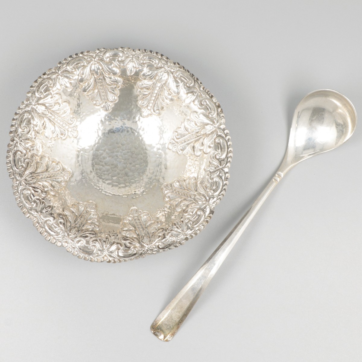 Bonbonschaaltje & Confiturelepel zilver.