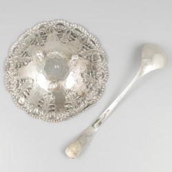 Bonbonschaaltje & Confiturelepel zilver.