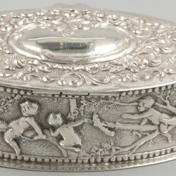 Kaptafeldoosje zilver.