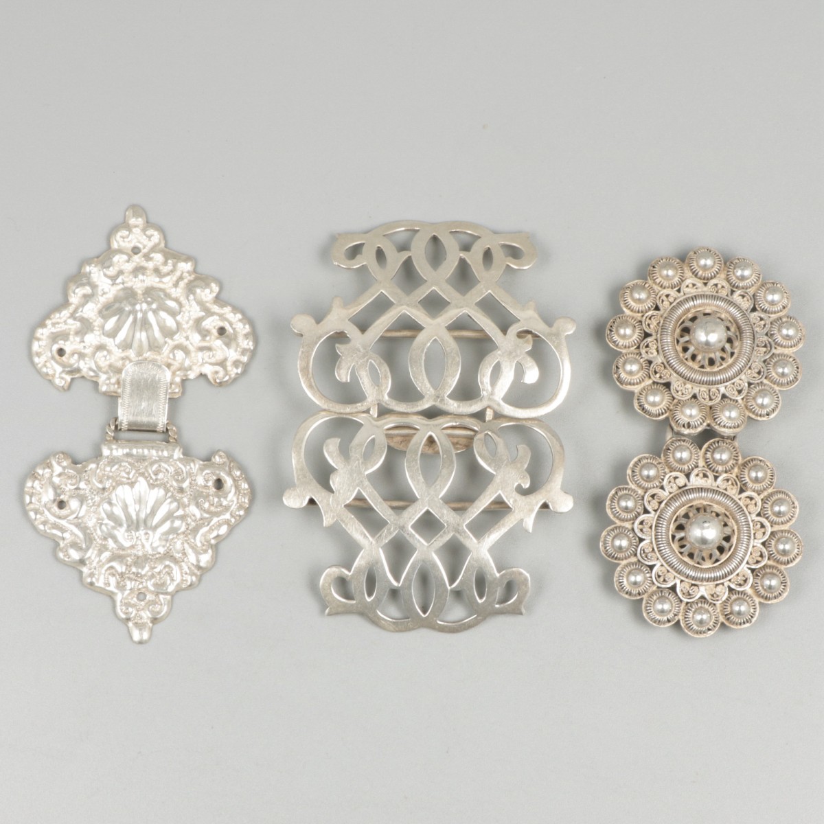 3 diverse gespen zilver.