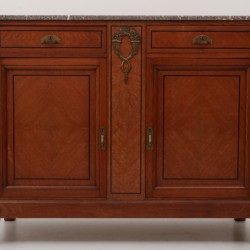 Een houten dressoir, Holland, 20e eeuw.