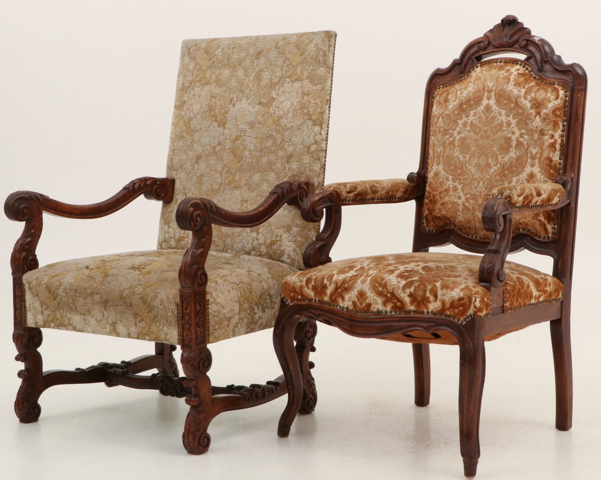 Een lot van (2) notenhouten fauteuil's, Holland, laat 19e eeuw.