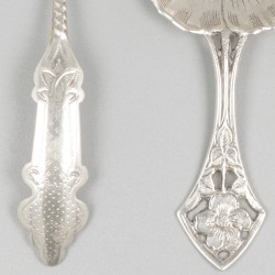 4-delig lot suikerschepjes en theeduimen zilver.