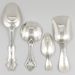 4-delig lot suikerschepjes en theeduimen zilver.