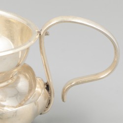 Theezeef met scharnierende lekbak zilver.
