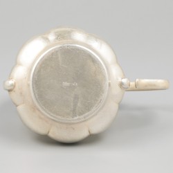 Theezeef met scharnierende lekbak zilver.