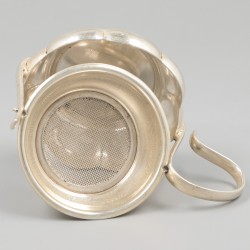 Theezeef met scharnierende lekbak zilver.