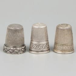 12-delig lot vingerhoedjes zilver.
