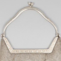 Beugeltas zilver.
