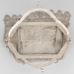 Beugeltas zilver.