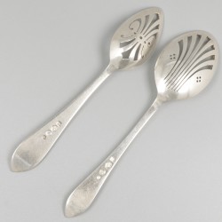 2-delig lot olijvenscheppen zilver.