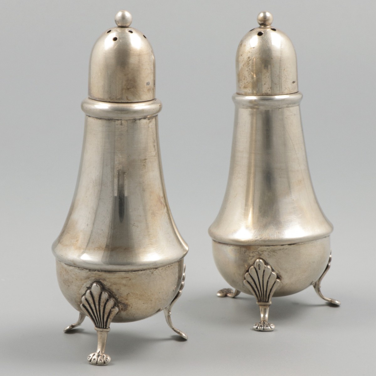 Peper- & zoutstrooier zilver.
