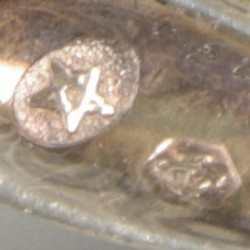 Zoutkelder met lepeltje zilver.