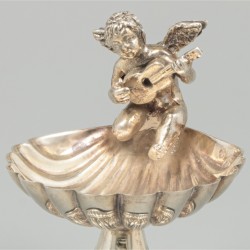 Zoutkelder met lepeltje zilver.