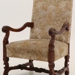 Een lot van (2) notenhouten fauteuil's, Holland, laat 19e eeuw.