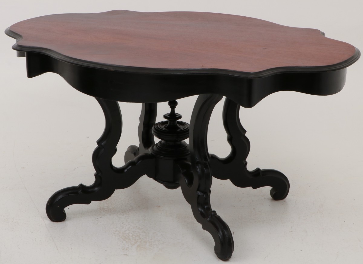 Een spinnekop eettafel, Holland, 2e helft 19e eeuw.