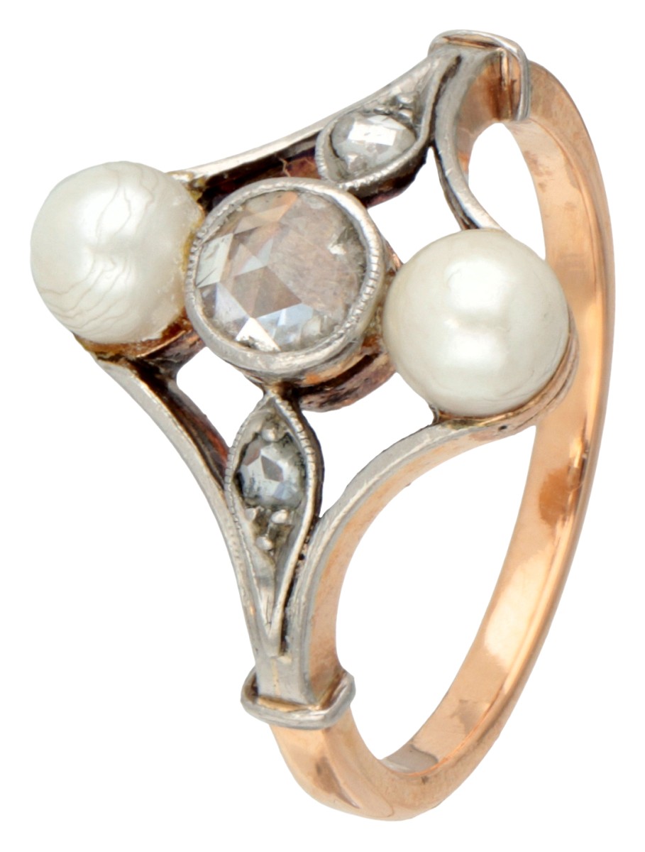 Antieke 14 kt. geelgouden en Pt 900 platina ring bezet met diamant en parel.