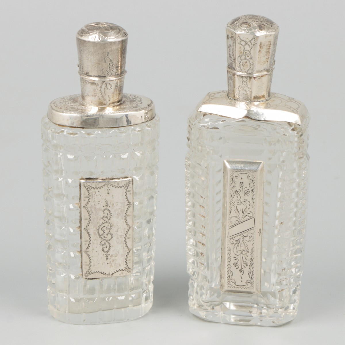 2-delig lot parfumflacons zilver.