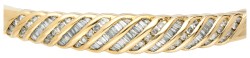 18 kt. Geelgouden bangle armband bezet met ca. 1.07 ct. diamant.