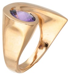 18 kt. Geelgouden design ring bezet met ca. 2.27 ct. amethist.