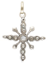 Sterling zilveren kruisvormige hanger bezet met roos geslepen diamanten.