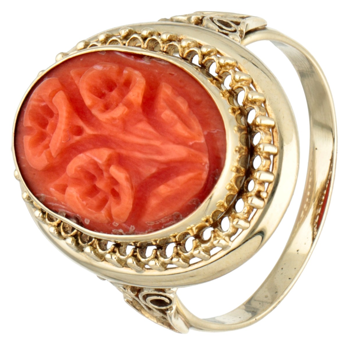 Vintage 14 kt. geelgouden ring bezet met bloedkoraal met gesneden florale voorstellingen.