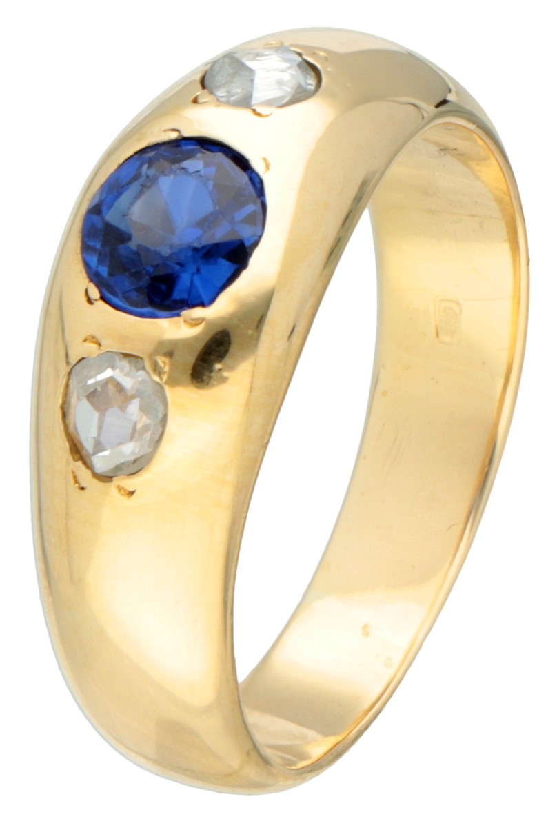 Antieke 14 kt. geelgouden ring bezet met ca. 0.48 ct. synthetische saffier en diamant.