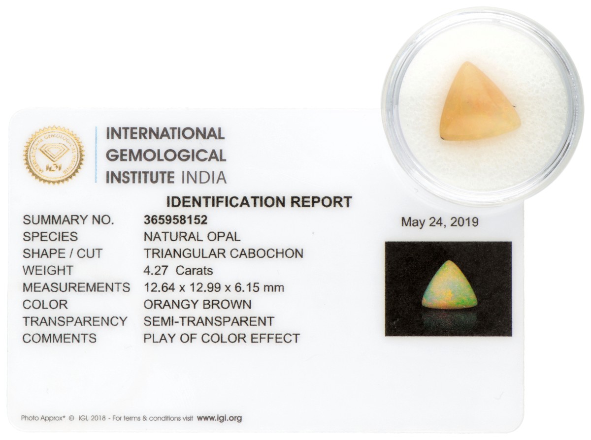 IGI gecertificeerde natuurlijke opaal van 4.27 ct.