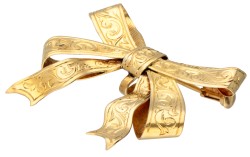 Portugese 18K geelgouden strik broche gedecoreerd met acanthus bladeren.