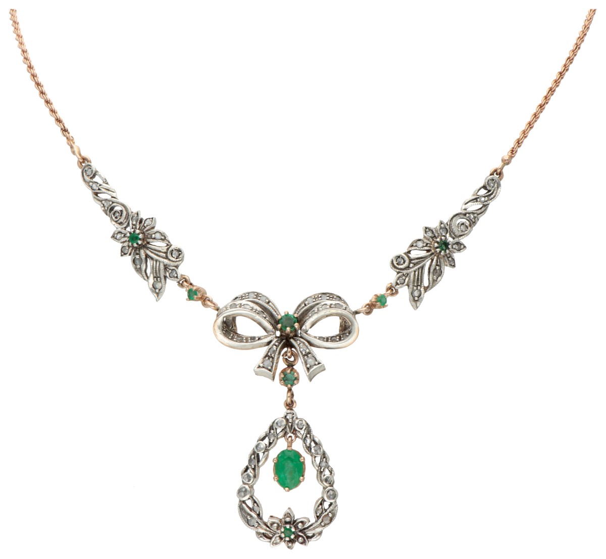 14 kt. Roségouden en 800 zilveren collier bezet met ca. 1.00 ct. natuurlijke smaragd en diamant.