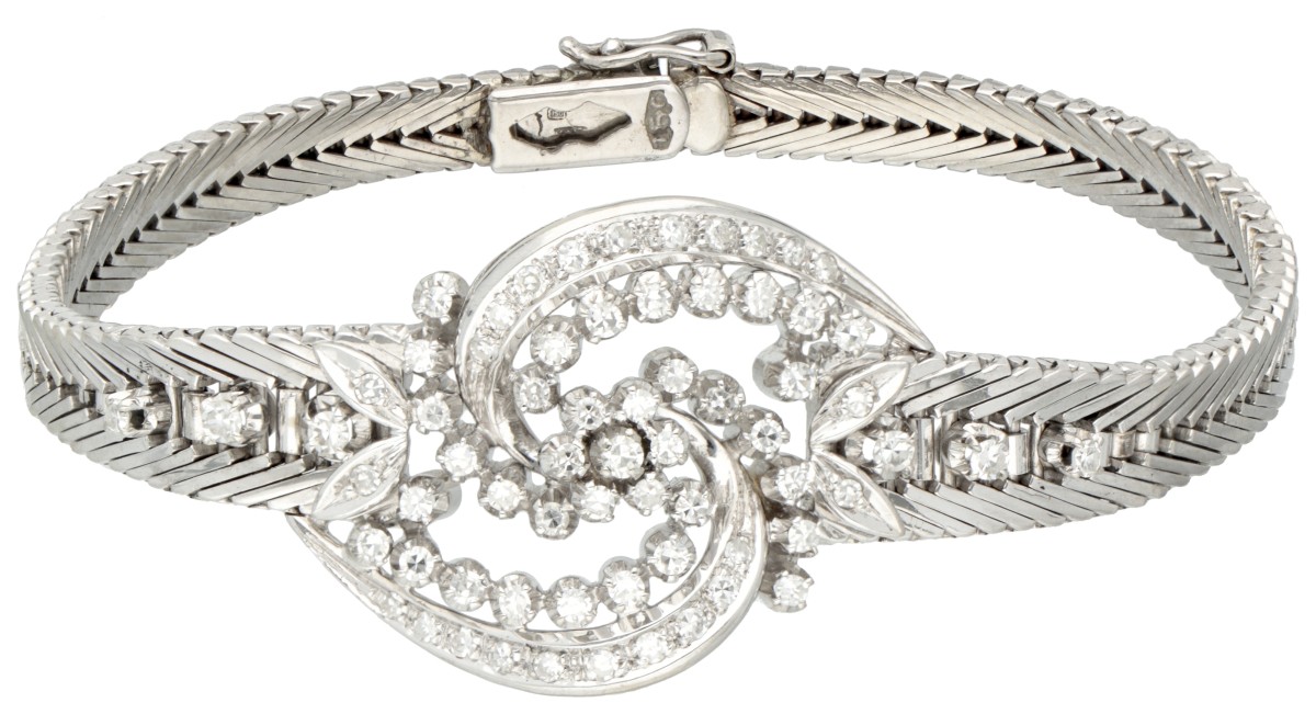 18 kt. Witgouden armband bezet met ca. 0.72 ct. diamant.