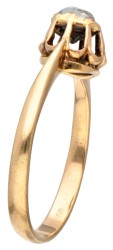 Antieke 14K geelgouden solitair ring bezet met een roos geslepen diamant.