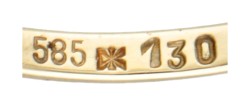 14K Geelgouden ring bezet met diamant en zoetwaterparel.