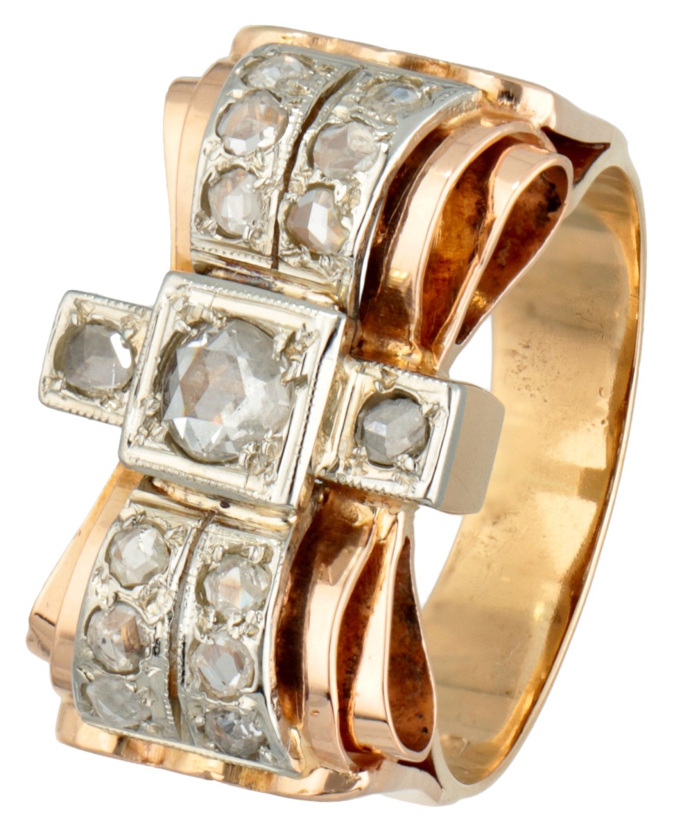 Retro 14 kt. bicolor gouden strikvormige tank ring bezet met roos geslepen diamanten.