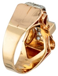 Retro 14 kt. bicolor gouden strikvormige tank ring bezet met roos geslepen diamanten.