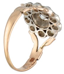 14 kt. Geelgouden Marguerite ring bezet met oud geslepen diamanten.