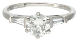 18 kt. Witgouden solitair ring bezet met ca. 0.80 ct. diamant.