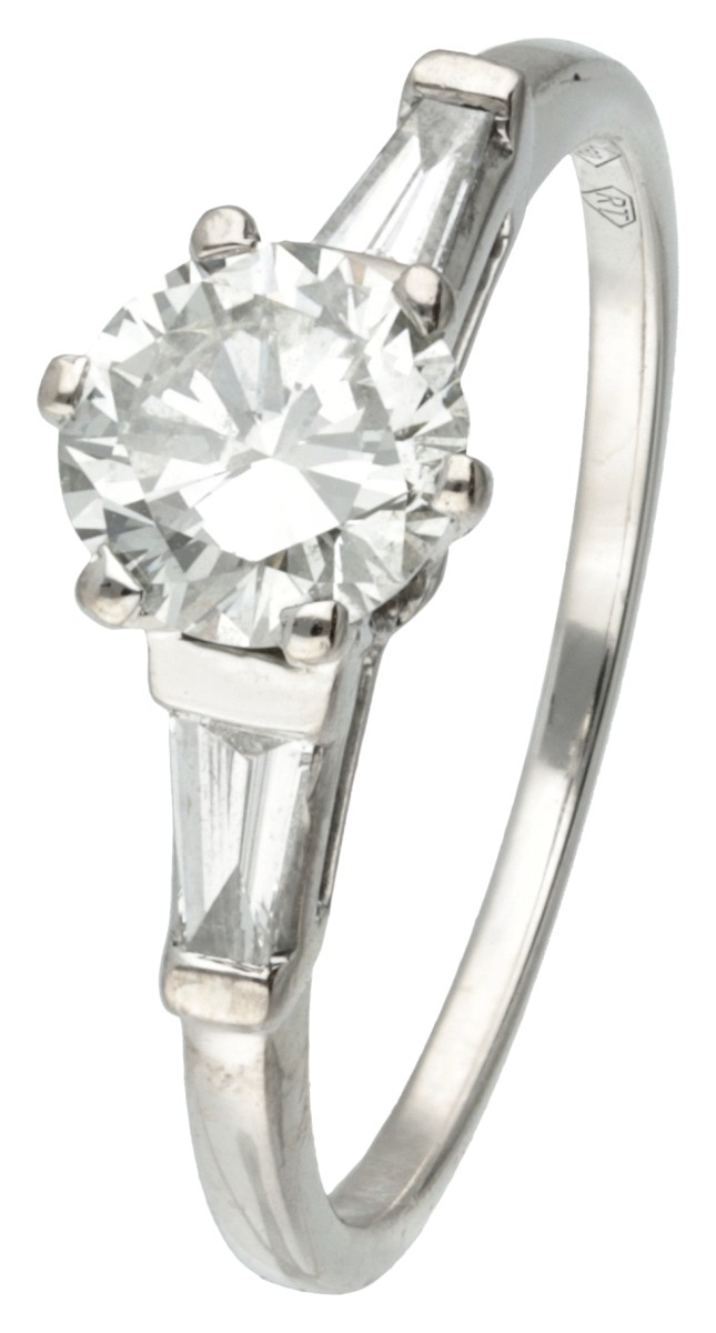 18 kt. Witgouden solitair ring bezet met ca. 0.80 ct. diamant.